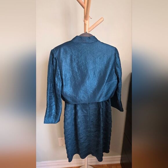 💙2 For $40💙 Bundle Corresponding Items For Deal!!! Emerald Green Dress - Picture 5 of 7